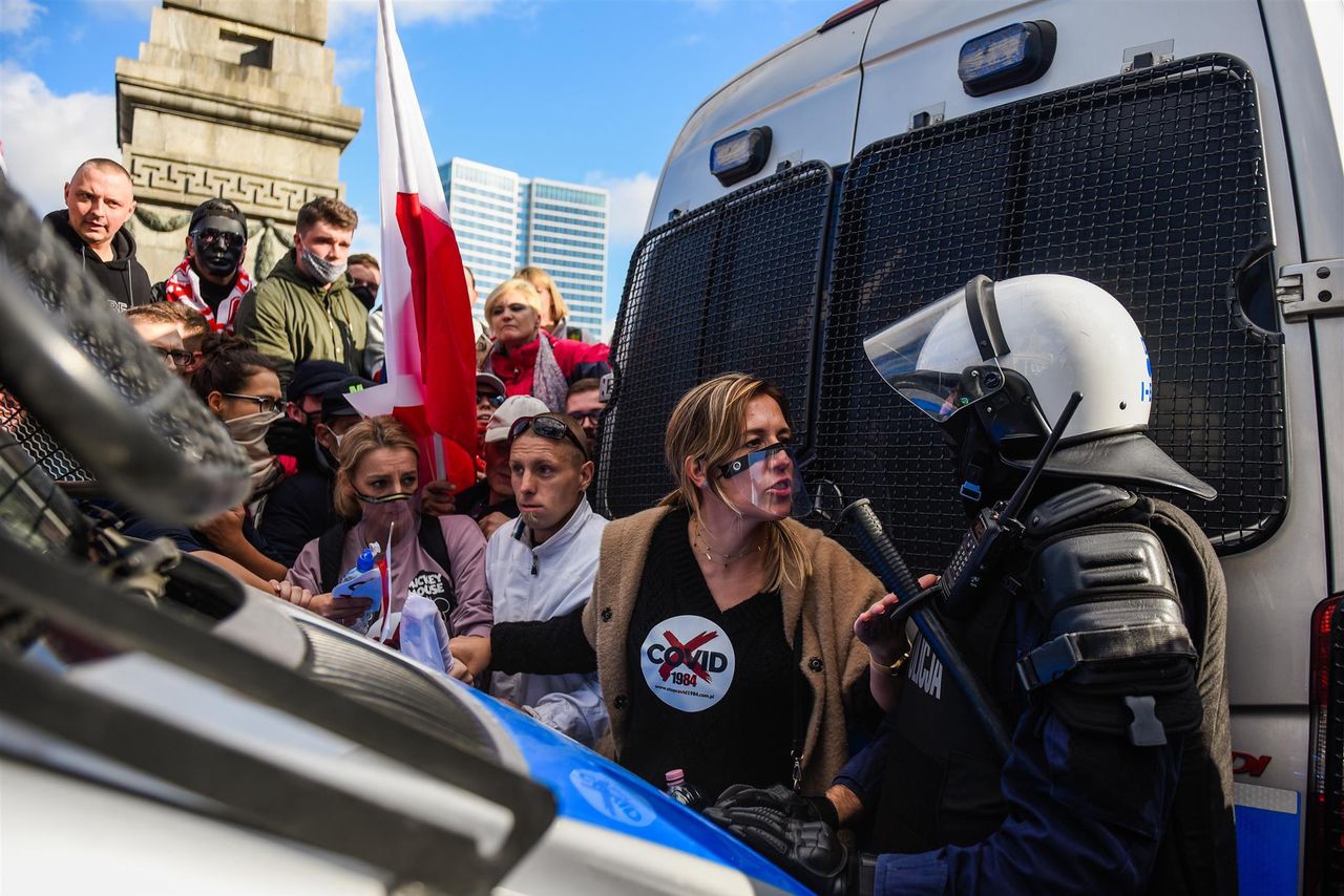 Warszawa. W sobotę ulicami stolicy przejdą koronasceptycy. Chcą, aby ich Marsz Wolności był walką o zniesienie zakazów i prawo do działalności gospodarczej