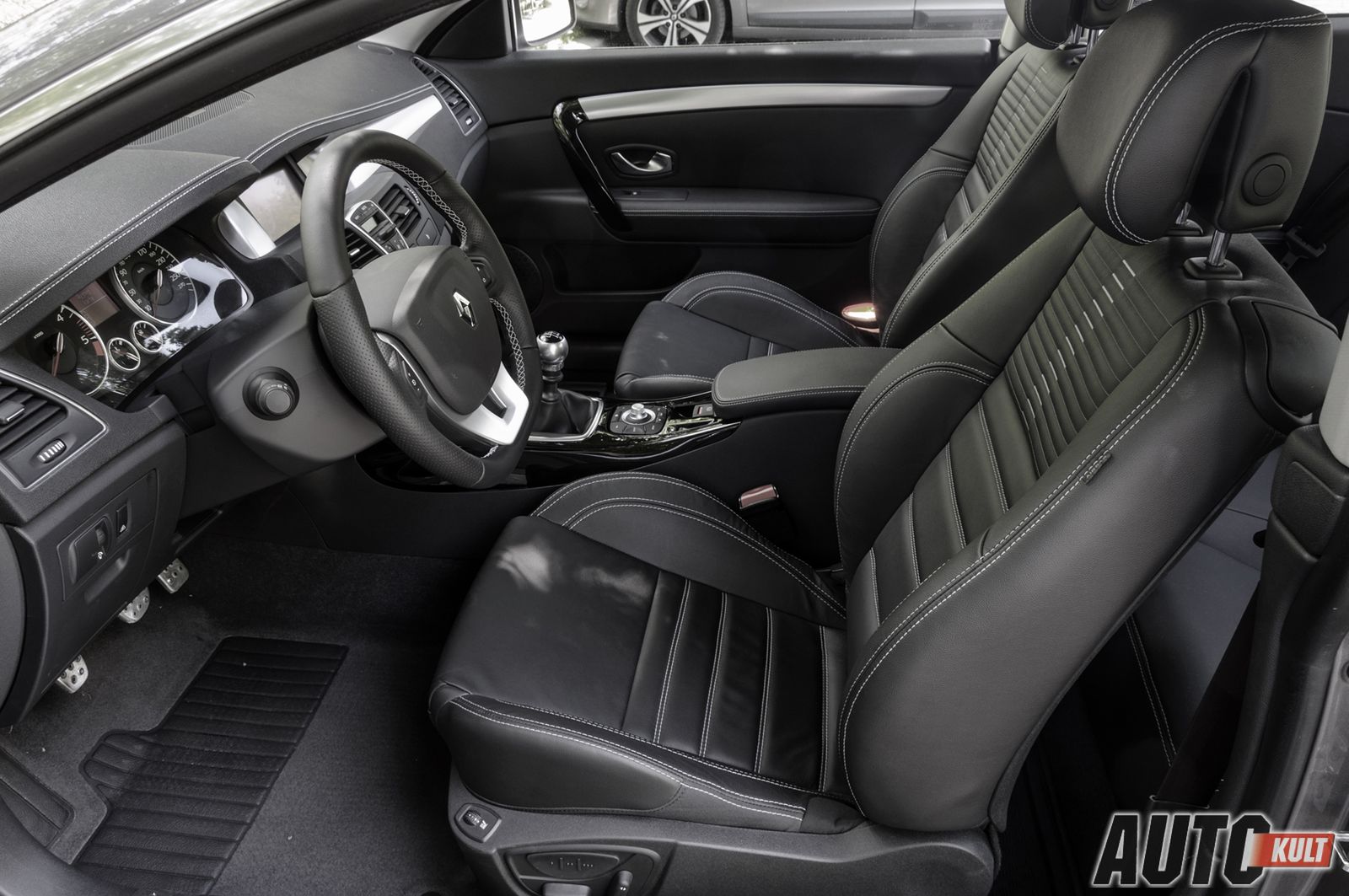 Renault Laguna Coupé 2,0 dCi 4Control - test [galeria zdjęć] 20