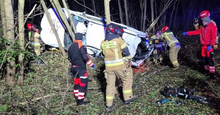 Nocny koszmar na drodze. Pięć osób w rozbitym aucie. Tragiczne wieści