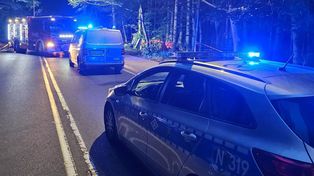 Lexus dachował i uderzył w drzewo. Kierowca zginął na miejscu