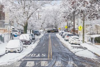 Burza śnieżna paraliżuje część USA. Tysiące opóźnień i odwołanych lotów
