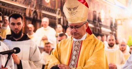 Biskup poucza nowych księży. Przestrzega przed sięganiem po "rzeczy złote, a skromne"