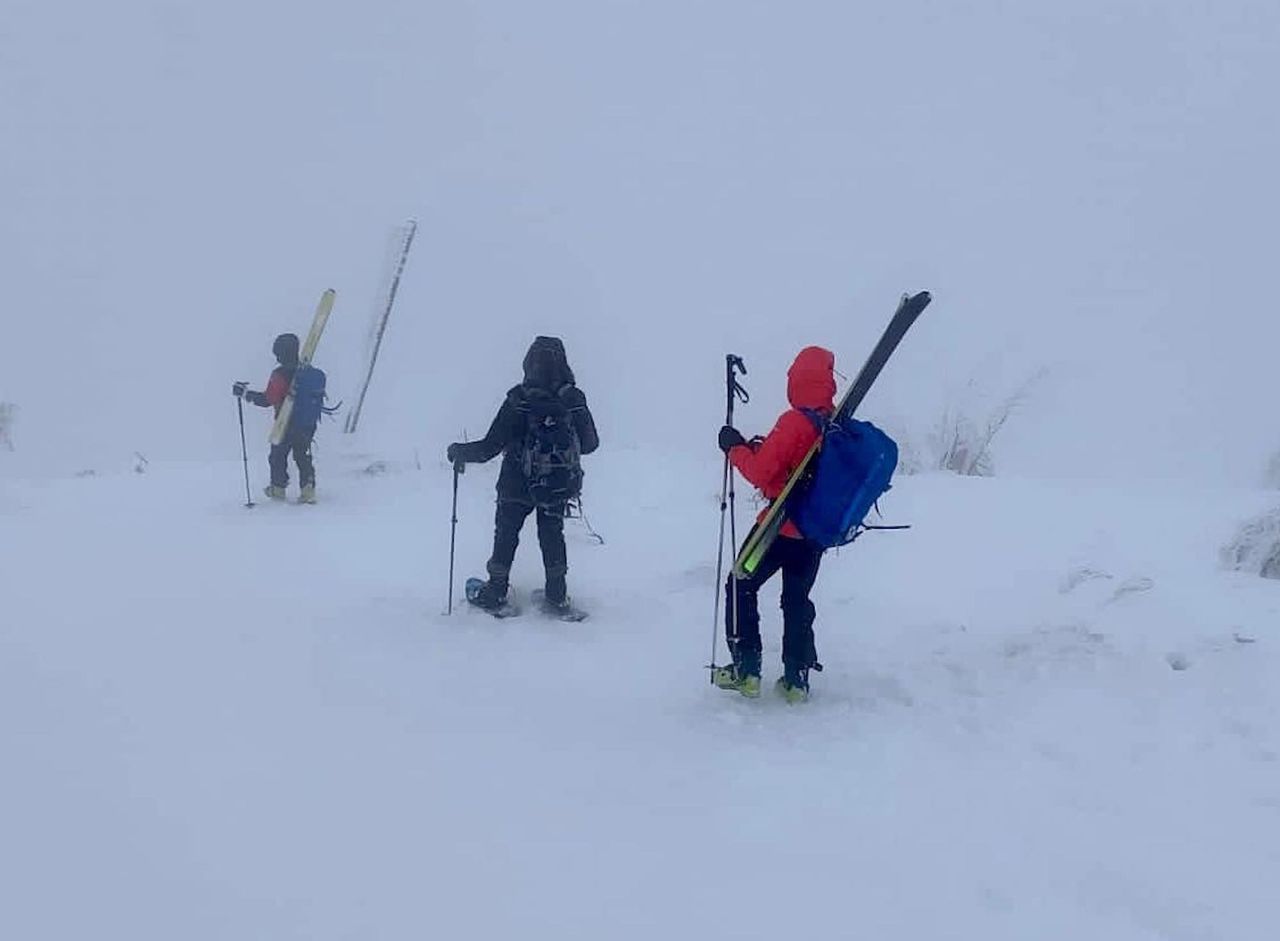 Turysta wyszedł w Beskidy. Dwukrotnie wzywał ratunek