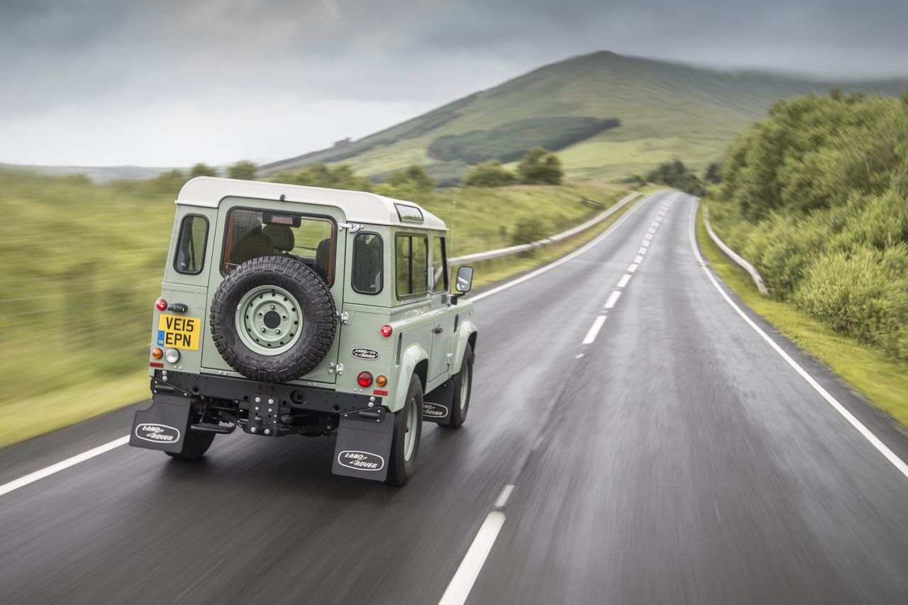 Land Rover Defender 90 Heritage UK-spec (2015)