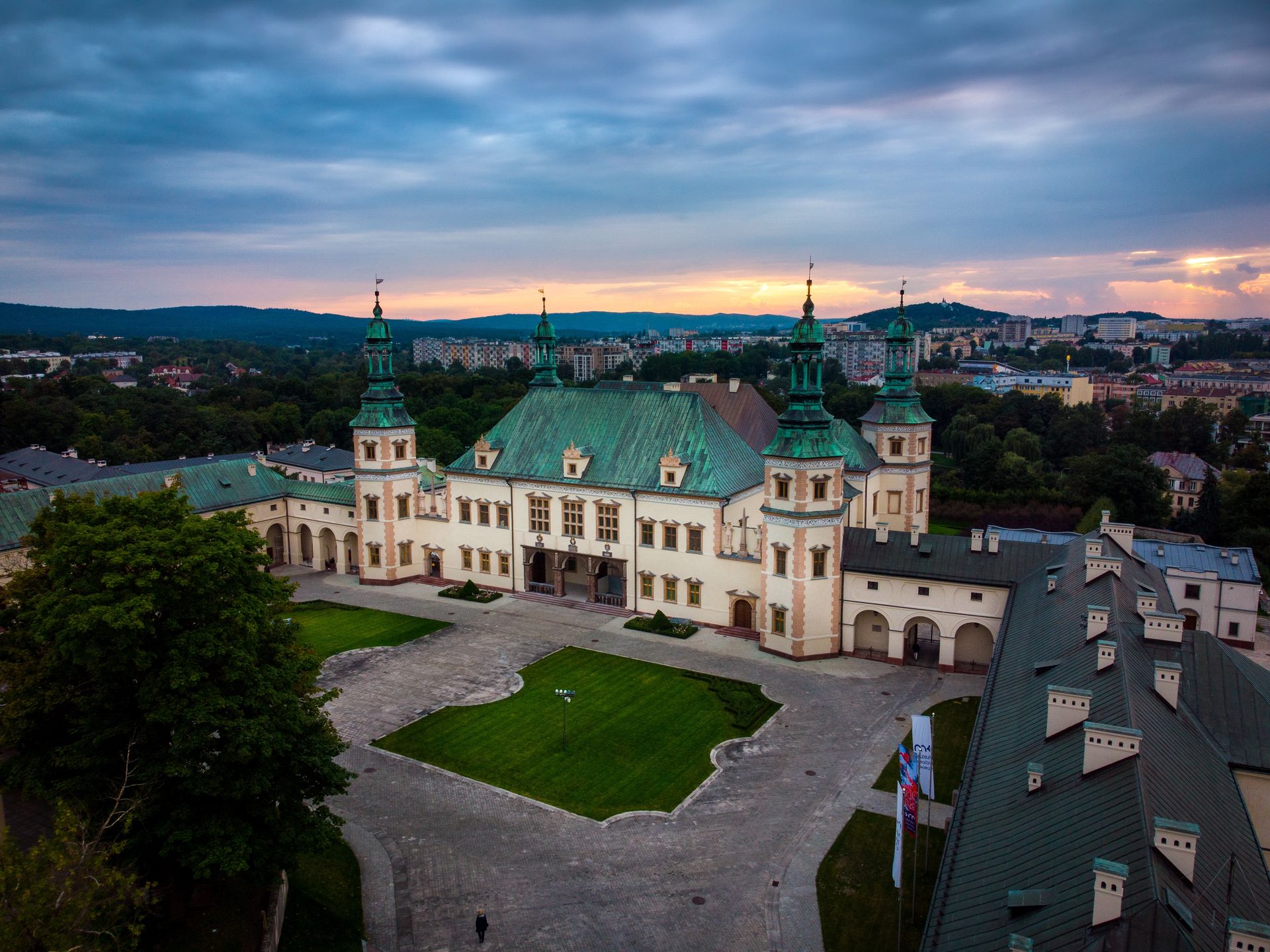 Pałac Biskupów Krakowskich wygląda imponująco 