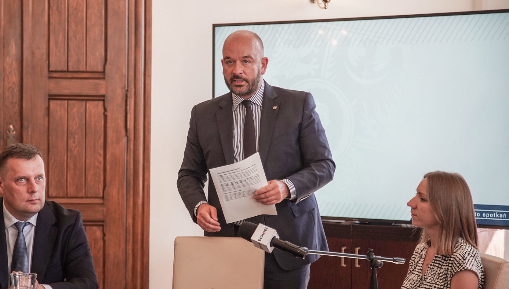 Międzynarodowy Dzień Tolerancji obchodzony jest 16 listopada. Prezydent Jacek Sutryk podpisał przy tej okazji apel ws. poszanowania zasad równości i tolerancji. "Uważamy, że każdy obywatel ma takie sama prawa i obowiązki" - czytamy w apelu.
