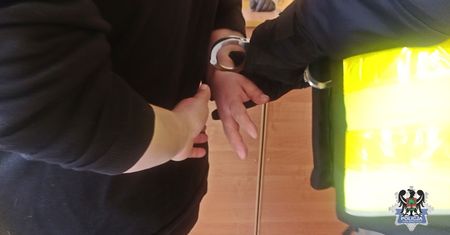 Wałbrzych. 18-latek znalazł sobie sposób na zarobek. Wystarczył mu laptop