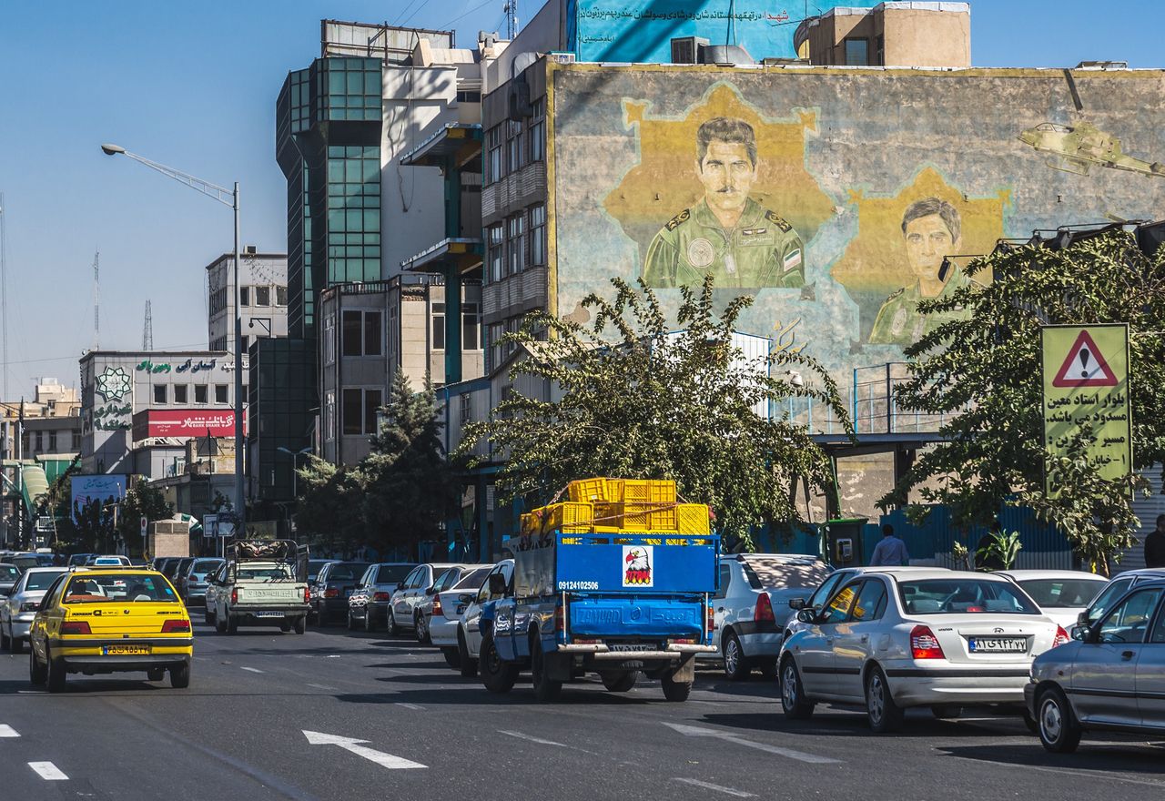 Murale w Teheranie obrazują historię miasta