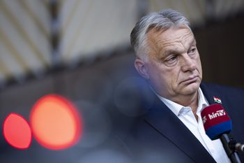 "Ostatnia bariera padła". Orban przerywa milczenie