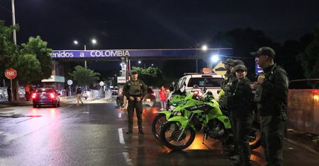 Kolumbia rozmieściła wojsko przy granicy z Wenezuelą. Hiszpania gotowa na mediacje