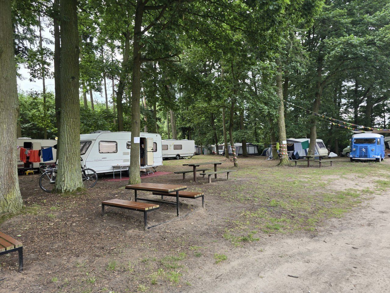 Plaża nad jeziorem w Górznie ma sporo do zaoferowania. Z Leszna można tu dotrzeć w niespełna 20 minut