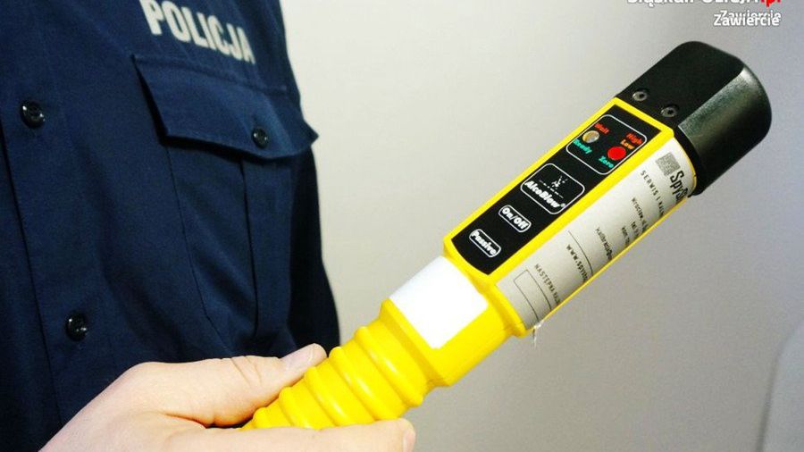 Zawiercie. 44-letni kierowca ciężarowego volvo stanął na rondzie - miał w organizmie ponad 2,5 promila alkoholu.