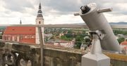 Dzierżoniów: Wieża ratusza zaprasza. Panorama Gór Sowich i dolnośląskiego trójmiasta w zasięgu wzroku