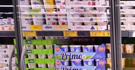 Trener wybrał najlepszy jogurt z Biedronki. Ma 15 g białka i czyściutki skład