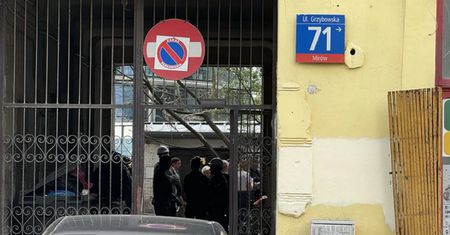 Dramatyczne odkrycie w Warszawie. Cztery ciała w kamienicy. Zatrzymano mężczyznę