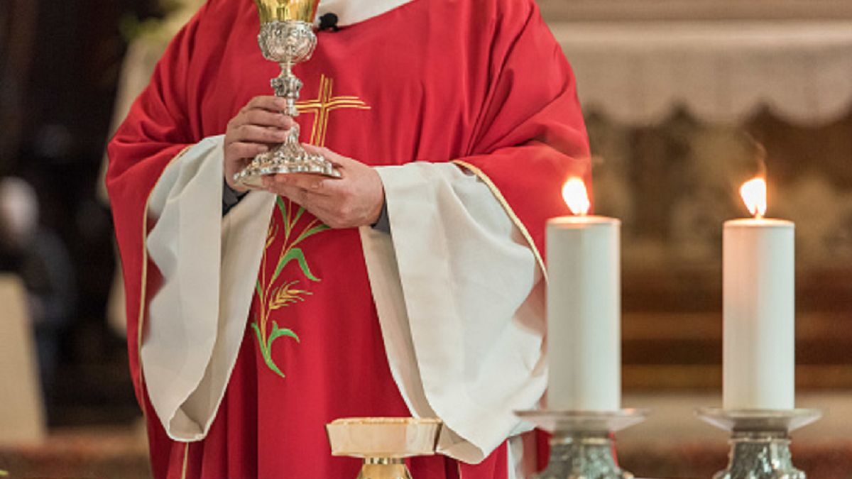 Ksiądz zasłabł podczas mszy.