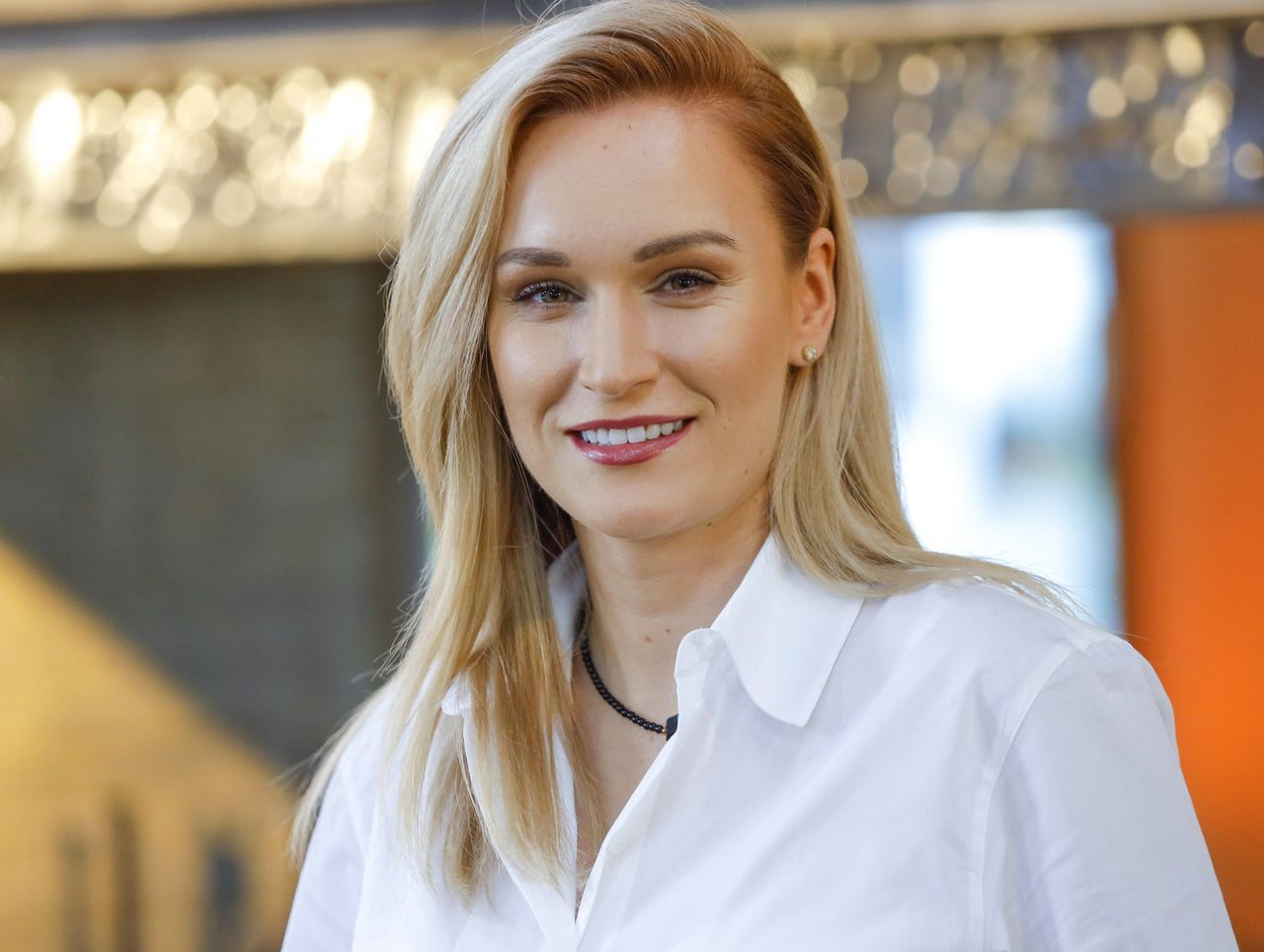 W takim stroju złożyła życzenia. Marynarka zastąpiła sukienkę