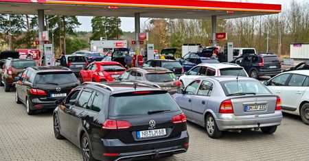 "Można zaoszczędzić z 30 euro". Niemcy szturmują stacje w Lubieszynie