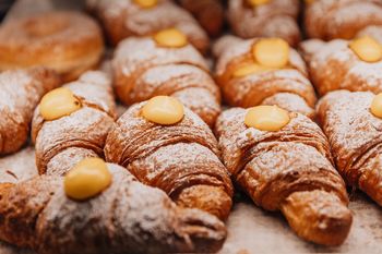 Kontrole w cukierniach. W drożdżówkach z jagodami nie było jagód