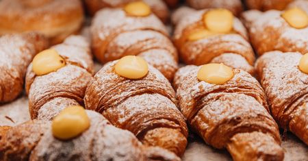 Kontrole w cukierniach. W drożdżówkach z jagodami nie było jagód