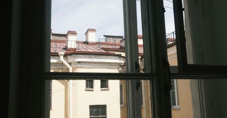Nie może otworzyć okna przez sąsiada. "Zapachy z łazienki lecą do mieszkania"