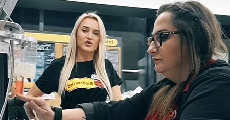 Pracownica Biedronki pokazała filmik. Sieć komentuje: nie było konsultowane
