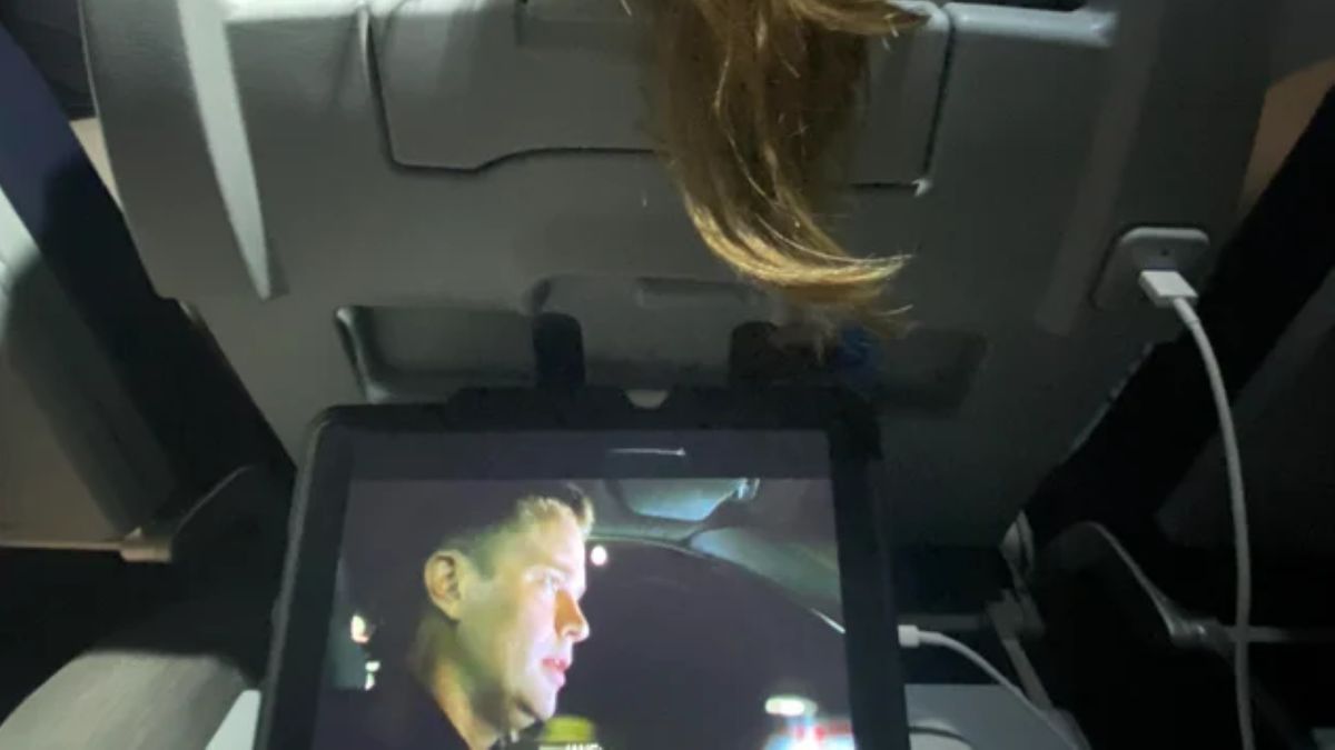 Jeden z pasażerów samolotu nie był zachwycony zachowaniem innej podróżnej