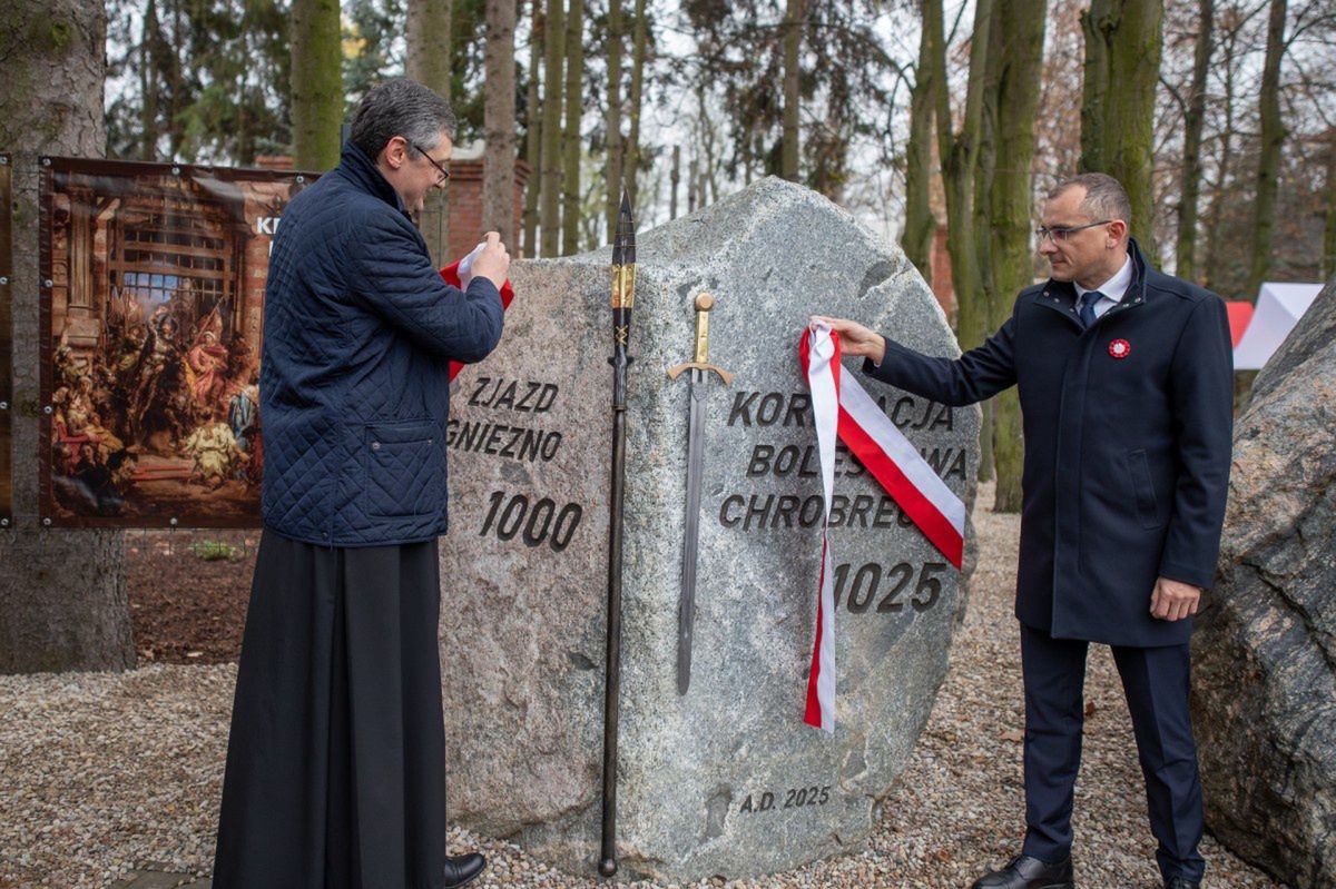 Licheń: Odsłonięto głaz upamiętniający koronację Bolesława Chrobrego
