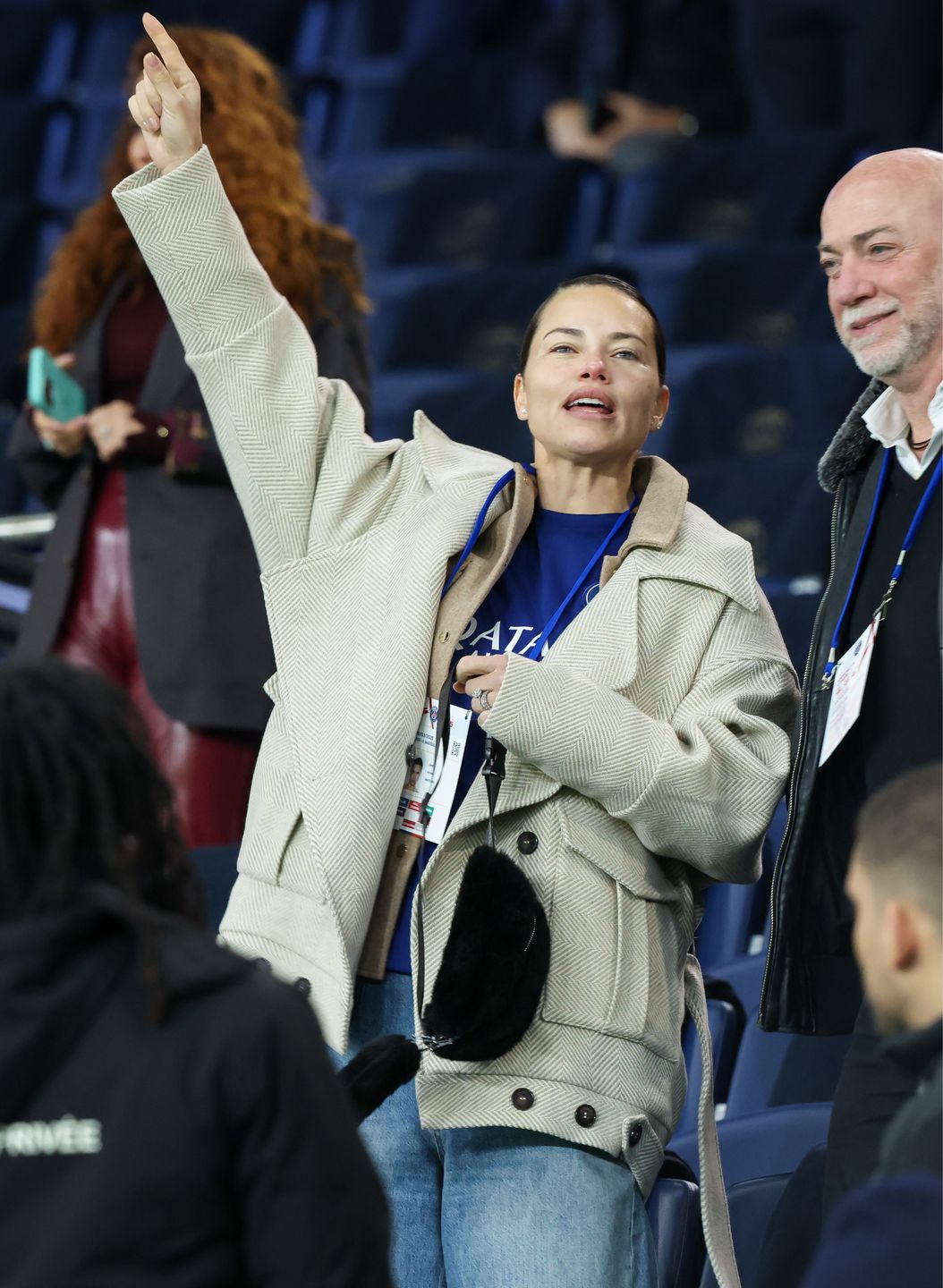 Pozbawiona makijażu Adriana Lima kibicuje ulubionej drużynie 