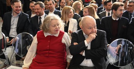 Janina Goss zapozowała z nietypową torebką. Cena wprost zwala z nóg