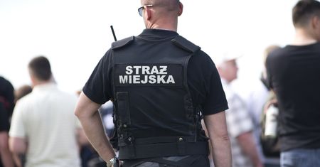 Mieszkaniec Warszawy ostrzelał strażników miejskich z broni czarnoprochowej