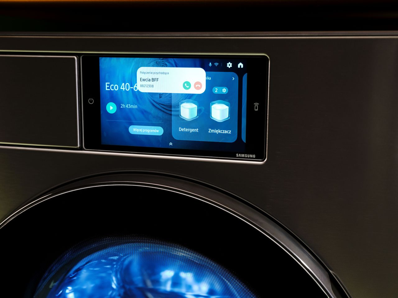 Jak dbać o zimową garderobę, aby służyła nam wiele sezonów? Z pomocą przychodzi Samsung