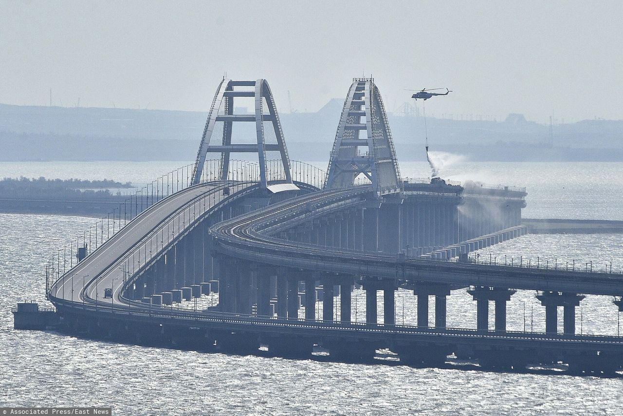 Crimean bridge closed after explosions amid Ukrainian airstrike