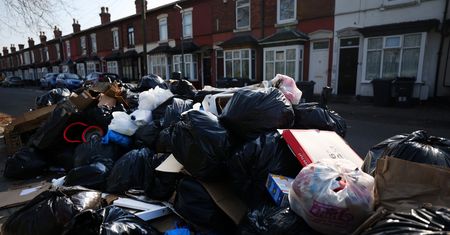 Birmingham zalały śmieci. Po ulicach biegają "szczury wielkości kotów"