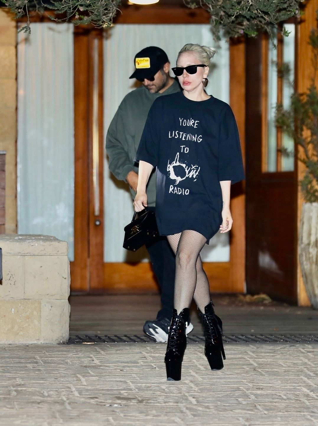 Lady Gaga w butach na bardzo wysokim obcasie