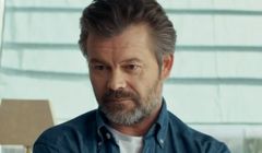 Jacek Braciak jako nieprzejednany ojciec w reklamie oferty telewizyjnej Cyfrowego Polsatu z IPTV (wideo)