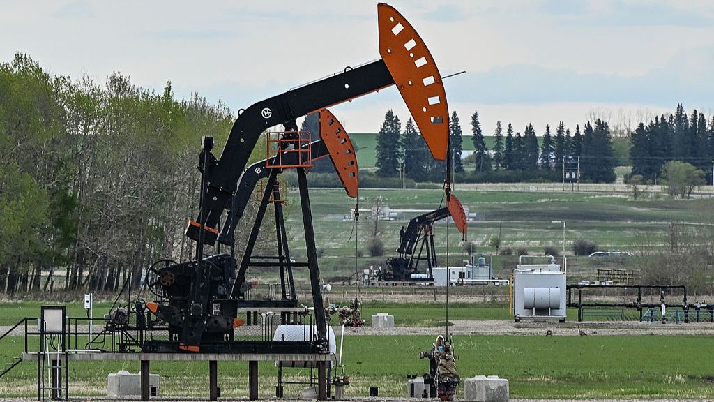 Daily Life In Alberta
ALBERTA, CANADA  MAY 22:
Oil wells seen in a field seen along Highway 27 between Sundre and Olds, in Alberta, Canada on May 22, 2025. (Photo by Artur Widak/NurPhoto via Getty Images)
NurPhoto
landuse, field, petroleum, drill baby drill, power, crude, cochrane, field work, countryside, infrastructure, route, scenic, fuels, landscape, extraction, hydrocarbons, facility, utility, cowboy trail, energy, industrial, drilling, highway 22, oil, open land, energy sector, western, natural resources, fossil fuels, production