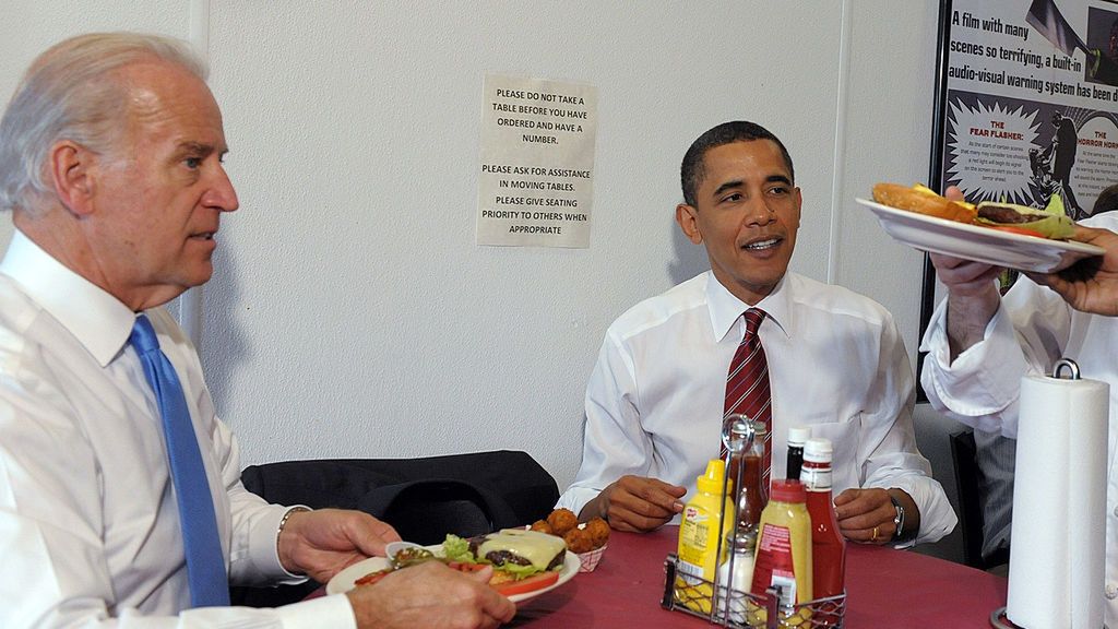 Obama i Biden w restauracji w Arlington