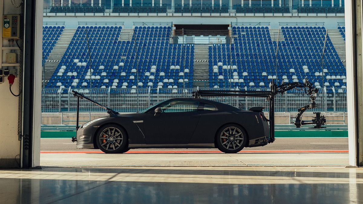 Nissan GT-R przerobiony na niesamowity samochód do kręcenia 9