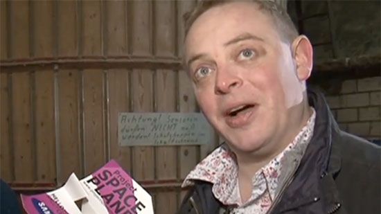 Jak daleko może polecieć samolot z papieru? 1