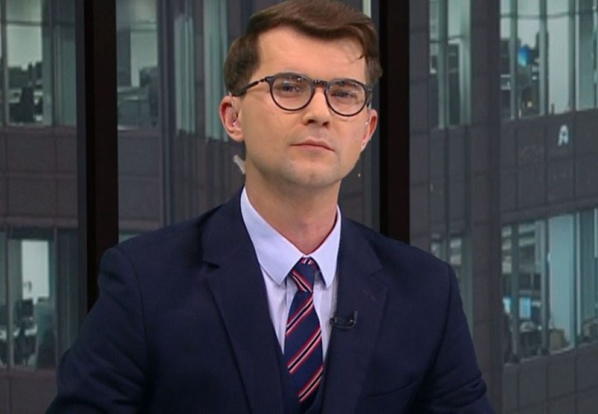 Paweł Kursa prowadzi w TVP Info serwisy informacyjne