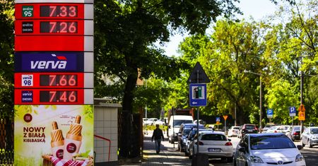 Wysokie ceny paliw. "Gdyby nie obniżka VAT, byłyby jeszcze wyższe"