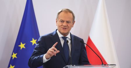 Afera zegarkowa w MON. Jest komentarz Tuska