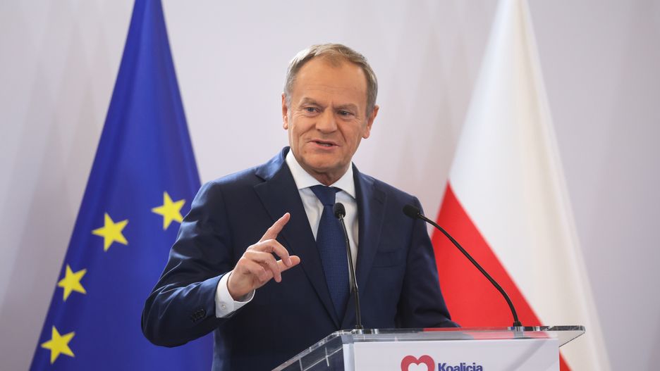 Warszawa, 24.04.2024. Premier Donald Tusk przemawia podczas posiedzenia Rady Krajowej Platformy Obywatelskiej RP, 24 bm. w Warszawie. Na posiedzeniu mają zapaść ostateczne decyzje ws. list do Parlamentu Europejskiego. (mr) PAP/Leszek Szymański