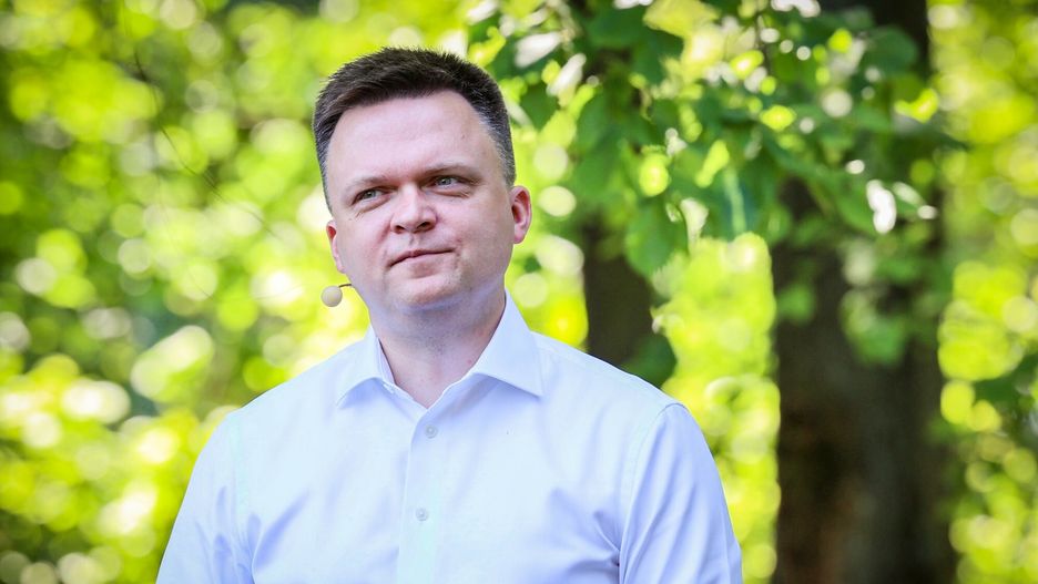 Szymon Hołownia zamieści wpis. Internauci podzieleni, politolog mówi jasno: politykowi nie wypada 