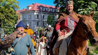 Chrobry, królowa Jadwiga i starosta Krasicki w Przemyślu. Widowiskowe wjazdy orszaków na Zamku Kazimierzowskim