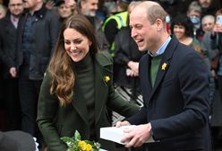 Tutaj nie ma wojny. Księżna Kate i książę William jedzą sery i głaszczą kozy w Walii