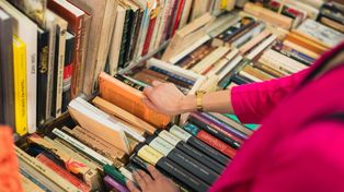 Warszawa: Nietypowa akcja. Wystarczy przynieść starą książkę