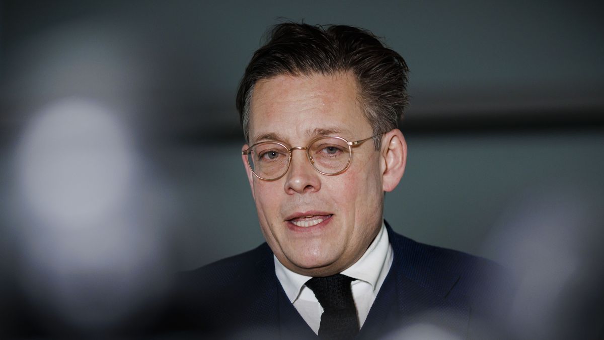 BERLIN, GERMANY - FEBRUARY 16: Konstantin von Notz, member of german Bundestag, Buendnis 90/Die Gruenen, speaks to the media on February 16, 2022 in Berlin, Germany. (Photo by Thomas Trutschel/Photothek via Getty Images)