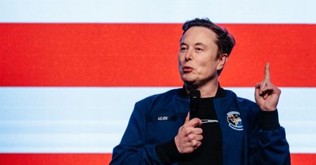 Chce obalenia rządu. Musk wystąpił na kontrowersyjnym wiecu